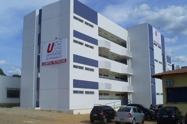 Raquel Lyra veta projeto que previa isenção da taxa da UPE para estudantes da rede estadual