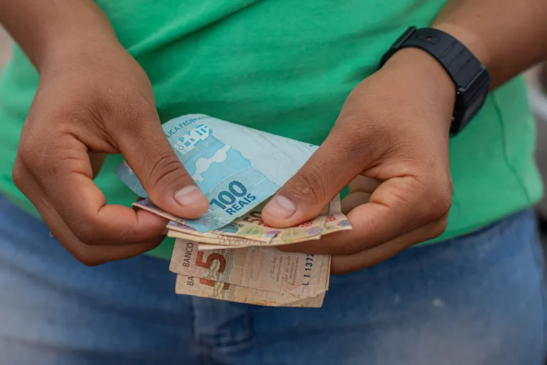 Em Pernambuco, mais da metade das pessoas ganham até R$ 660,00 por mês, diz IBGE