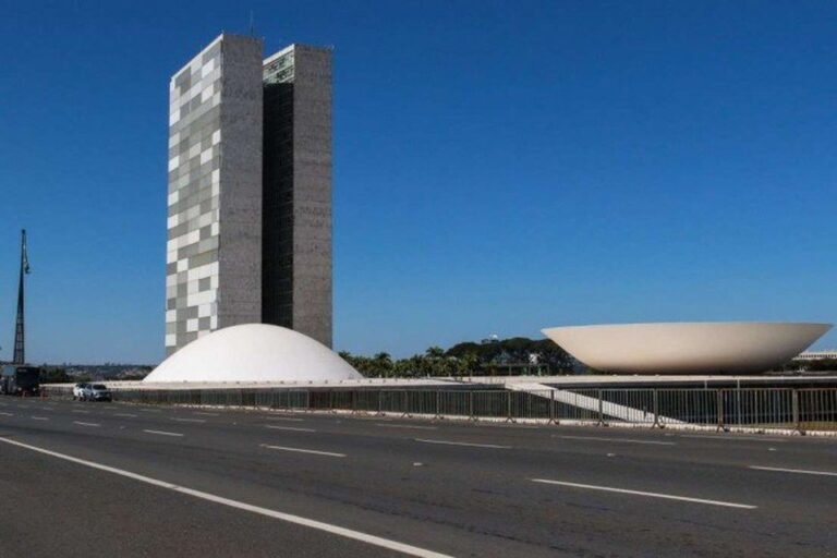Câmara dos Deputados aprova aumento de pena para quem grava sexo sem autorização
